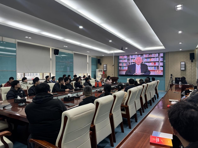 乐鱼web版登录入口师生们观看“同上一堂‘守护祖脉秦岭’思政大课”。乐鱼web版登录入口地质学系供图